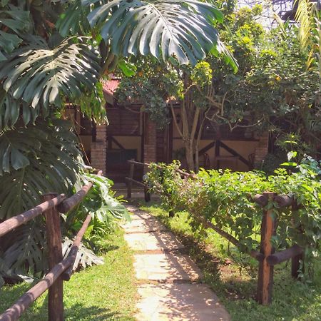 Outpost Lodge Arusha Esterno foto
