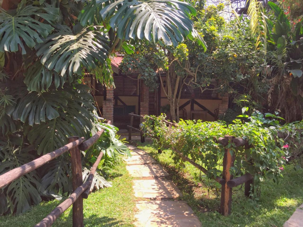 Outpost Lodge Arusha Esterno foto